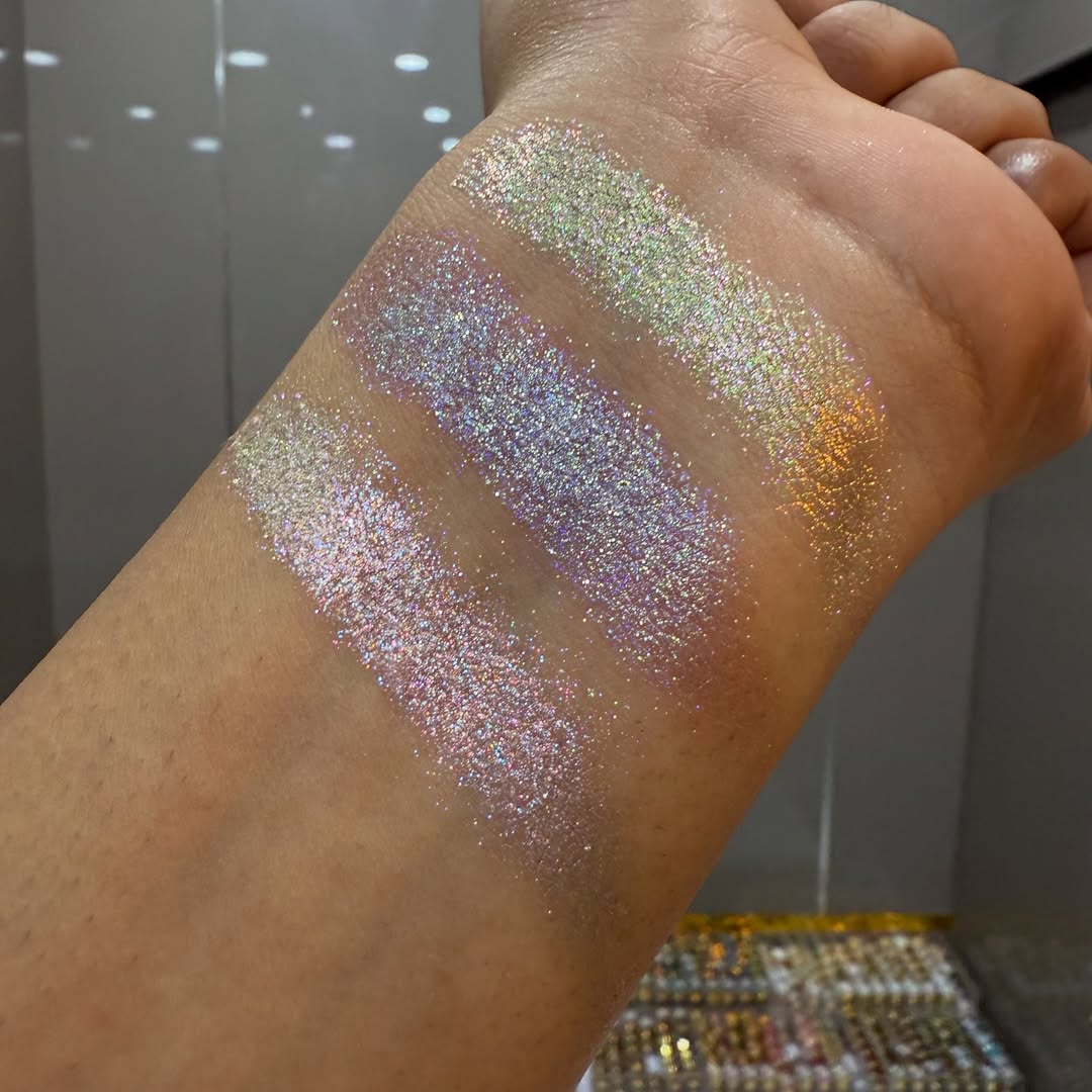 Lashira Multichrome Sparkle Eyeshadow (01)